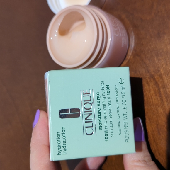 Clinique Moisture surge .5oz - Picture 3 of 3